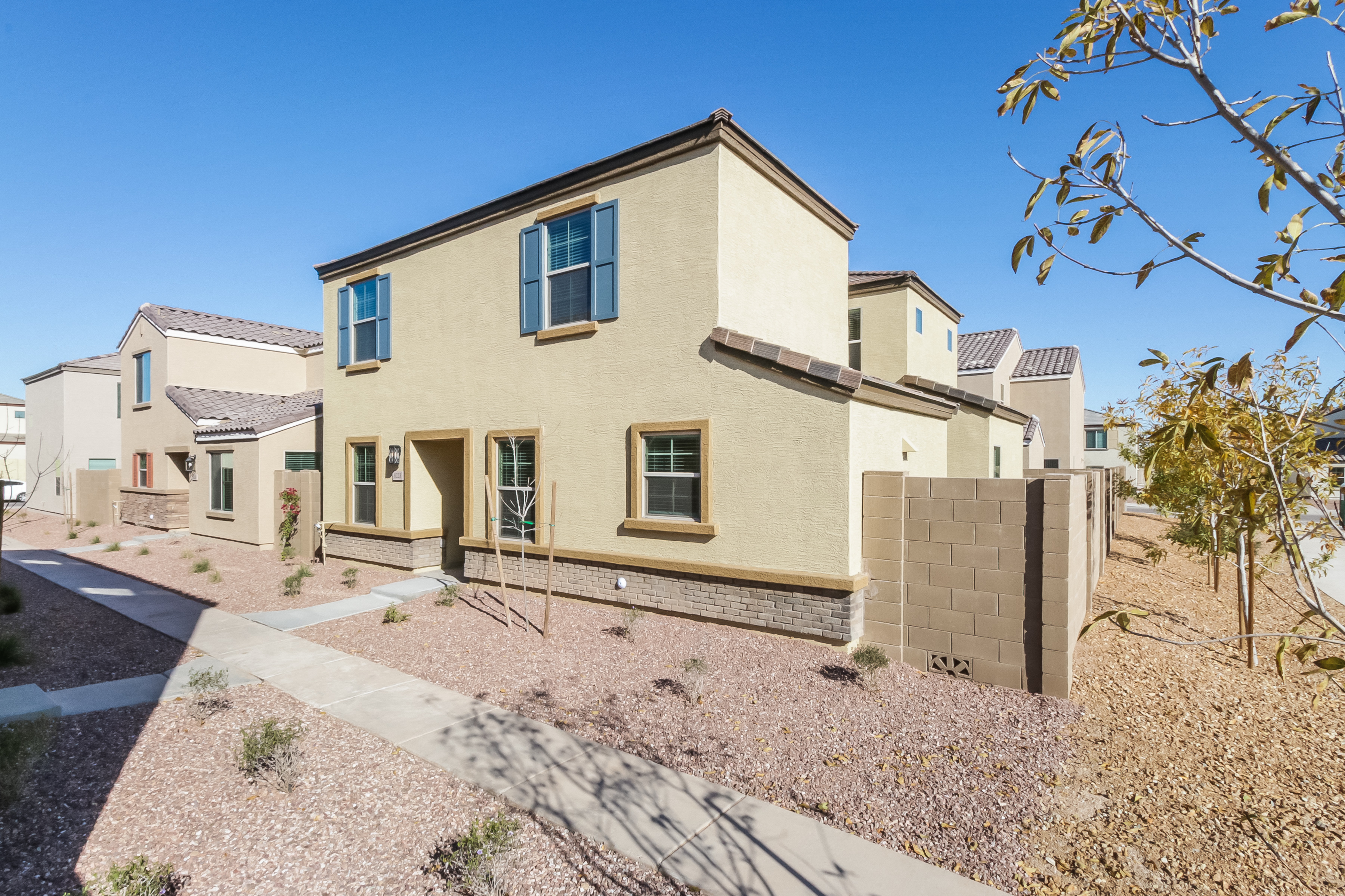 8223 W Odeum Ln Phoenix, AZ 85043